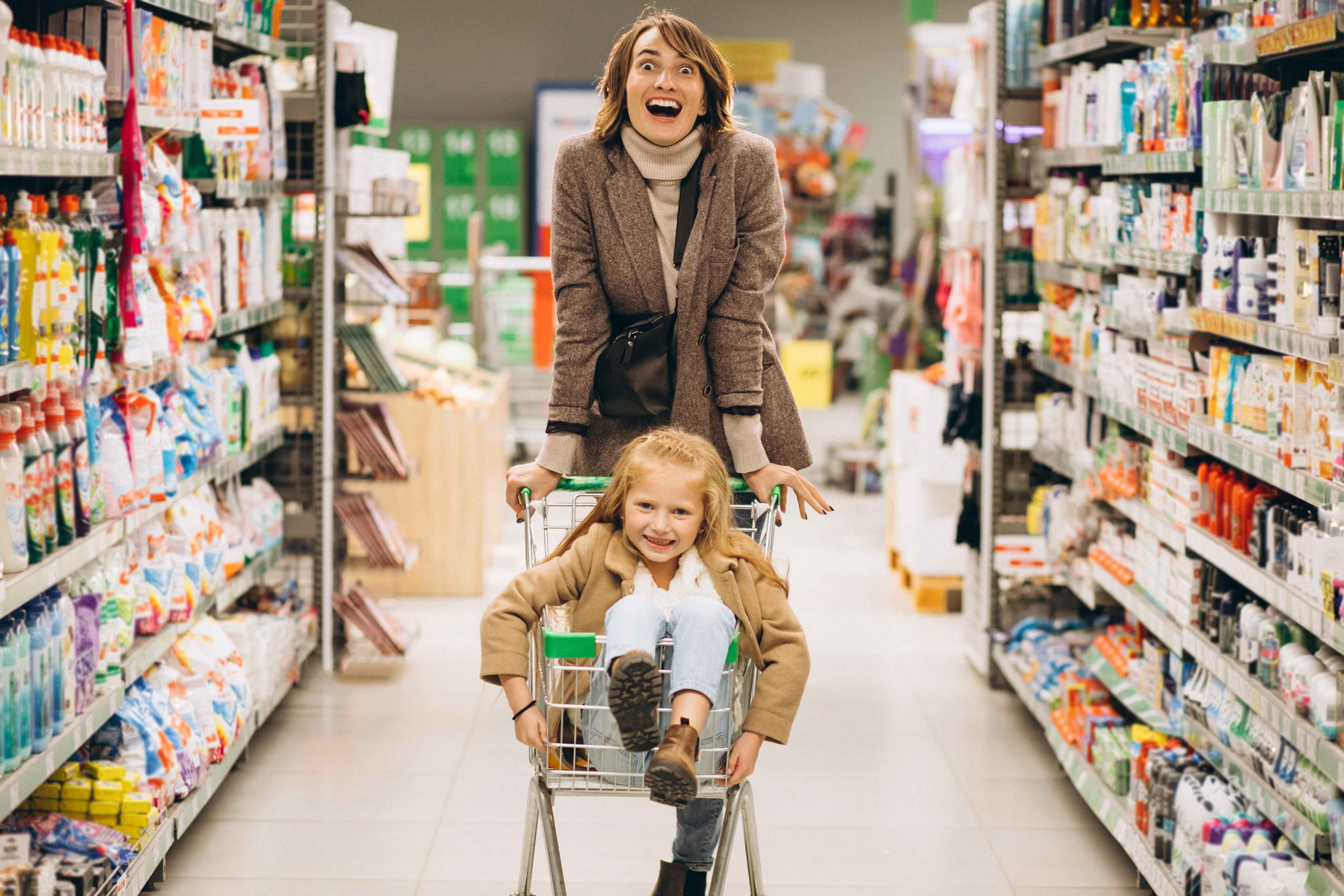 <a href="https://www.freepik.com/free-photo/mother-with-daughter-grocery-store_5852343.htm">Image by senivpetro on Freepik</a>